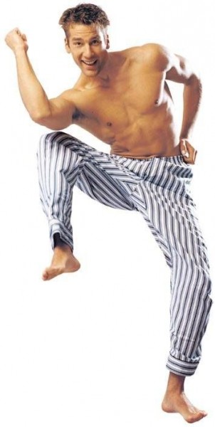 Glad_mann_i_pyjamas